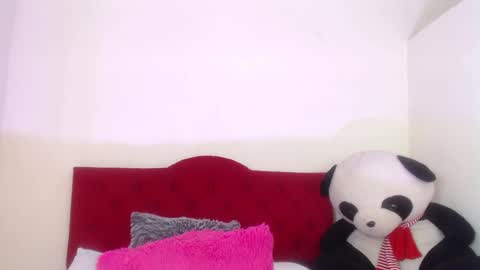Snapshot of luluu_08 chatting on 02.20.25 LULU online show from 02.20.25