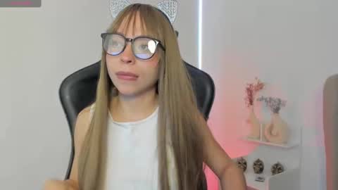 Snapshot of luluuberry chatting on 10.30.25 luluuberry online show from 10.30.25