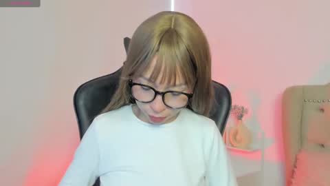 Snapshot of luluuberry chatting on 11.05.25 luluuberry online show from 11.05.25