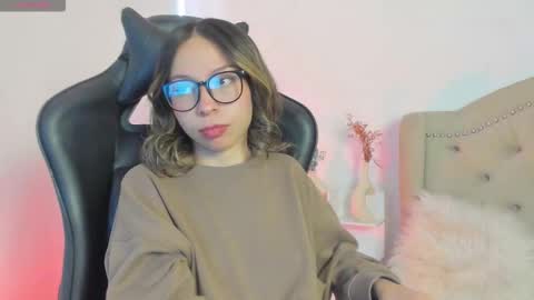 Snapshot of luluuberry chatting on 11.08.25 luluuberry online show from 11.08.25