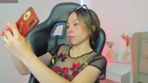 Snapshot of luluuberry chatting on 11.12.25 luluuberry online show from 11.12.25