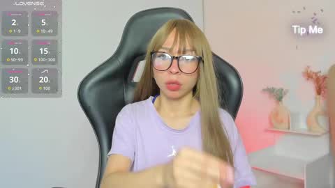 Snapshot of luluuberry chatting on 11.14.25 luluuberry online show from 11.14.25