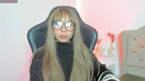 Snapshot of luluuberry chatting on 11.17.25 luluuberry online show from 11.17.25