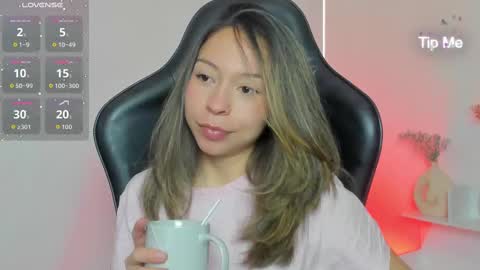 Snapshot of luluuberry chatting on 11.19.25 luluuberry online show from 11.19.25