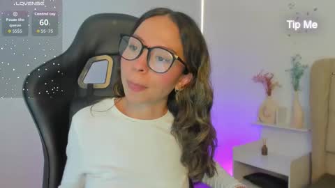 Snapshot of luluuberry chatting on 11.24.25 luluuberry online show from 11.24.25