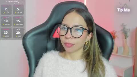 Snapshot of luluuberry chatting on 11.30.25 luluuberry online show from 11.30.25