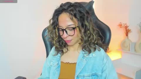 Snapshot of luluuberry chatting on 12.02.25 luluuberry online show from 12.02.25