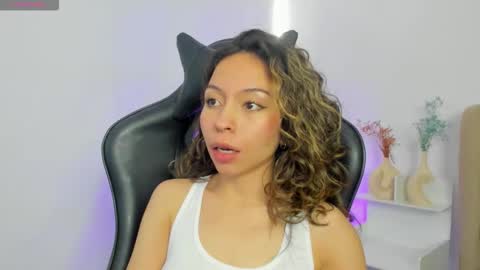 Snapshot of luluuberry chatting on 12.03.25 luluuberry online show from 12.03.25