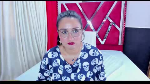 Luna  online show from 10.15.25