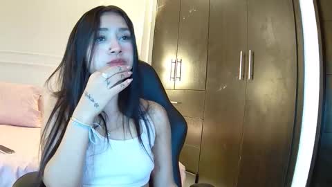 Snapshot of luna_and_banji chatting on 10.05.25 luna and banji online show from 10.05.25