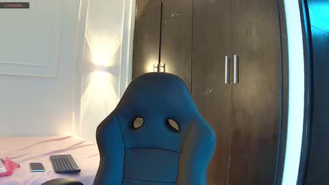 Snapshot of luna_and_banji chatting on 10.07.25 luna and banji online show from 10.07.25