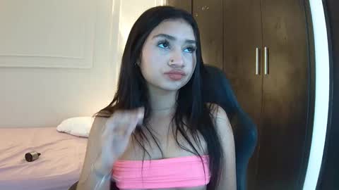 Snapshot of luna_and_banji chatting on 10.17.25 luna and banji online show from 10.17.25