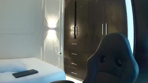 Snapshot of luna_and_banji chatting on 10.21.25 luna and banji online show from 10.21.25