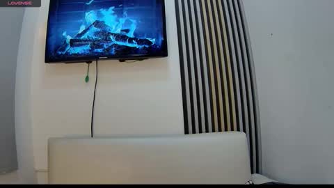 Snapshot of luna_and_banji chatting on 11.11.25 luna and banji online show from 11.11.25