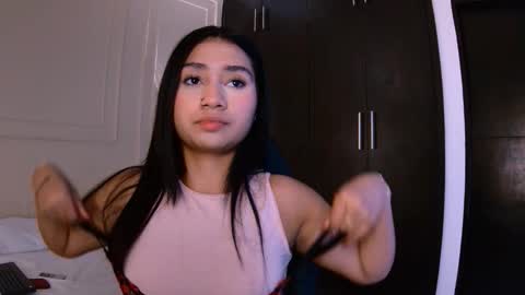 Snapshot of luna_and_banji chatting on 11.18.25 luna and banji online show from 11.18.25