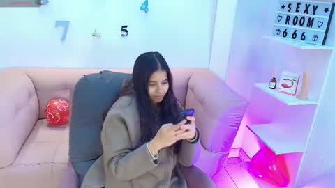 Luna And Titan  online show from 02.12.26