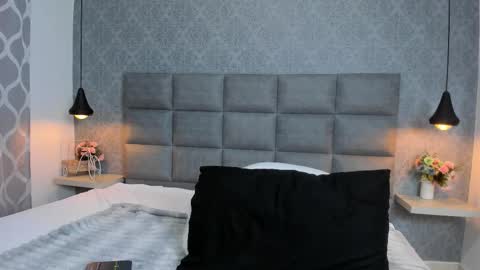 Snapshot of luna_bella3 chatting on 11.22.25 Luna online show from 11.22.25