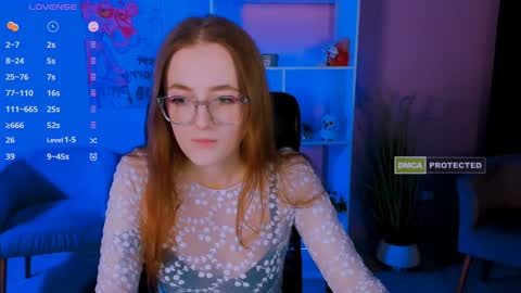 luna_berryy online show from 01.04.25