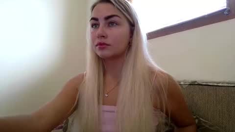 luna_blazer online show from 10.15.25