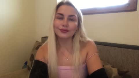 luna_blazer online show from 11.10.25