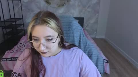 Luna Host online show from 04.14.26