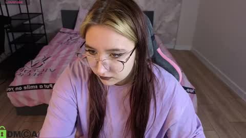 Luna Host online show from 04.15.26