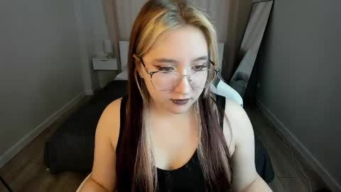 Luna Host online show from 04.16.26