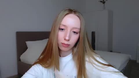 Snapshot of luna_insanity chatting on 12.14.24 Luna online show from 12.14.24