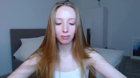 Snapshot of luna_insanity chatting on 12.16.24 Luna online show from 12.16.24