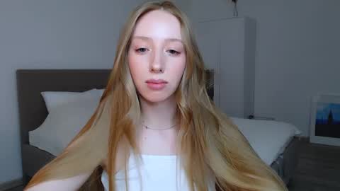 Snapshot of luna_insanity chatting on 01.13.25 Luna online show from 01.13.25