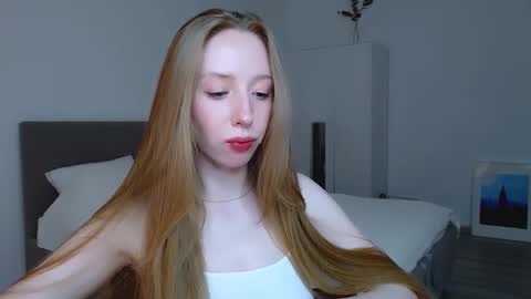 Snapshot of luna_insanity chatting on 02.01.25 Luna online show from 02.01.25