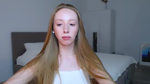 Snapshot of luna_insanity chatting on 02.22.25 Luna online show from 02.22.25