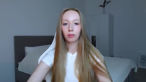 Snapshot of luna_insanity chatting on 09.17.25 Luna online show from 09.17.25