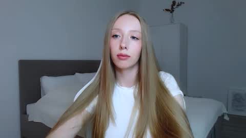Snapshot of luna_insanity chatting on 10.02.25 Luna online show from 10.02.25