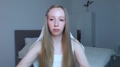Snapshot of luna_insanity chatting on 10.03.25 Luna online show from 10.03.25