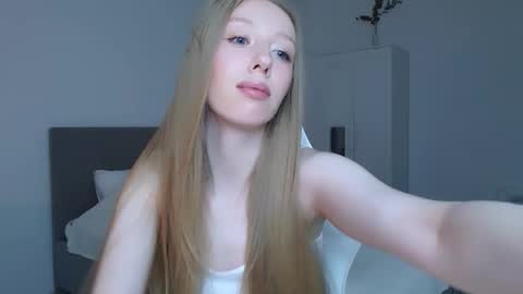Snapshot of luna_insanity chatting on 10.07.25 Luna online show from 10.07.25