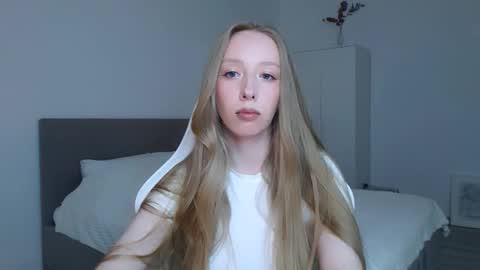 Snapshot of luna_insanity chatting on 10.08.25 Luna online show from 10.08.25