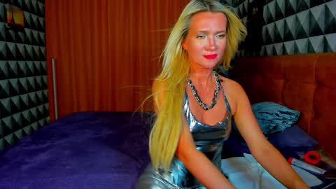 luna_lew1s online show from 01.22.25