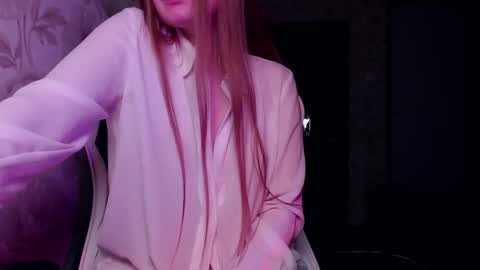 Snapshot of luna_loveisgood chatting on 01.03.25 Luna online show from 01.03.25