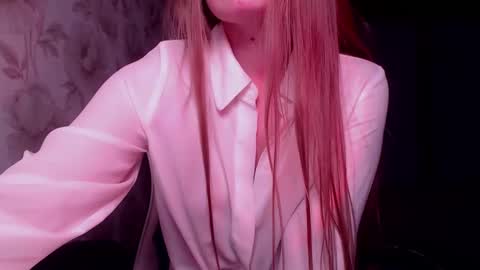 Snapshot of luna_loveisgood chatting on 01.04.25 Luna online show from 01.04.25
