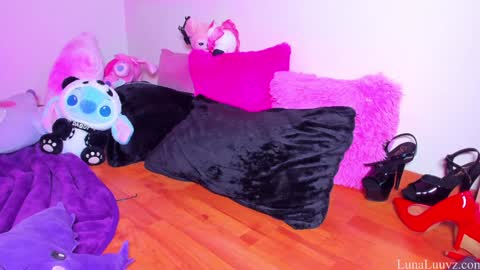 Luna Luuvz online show from 03.05.25