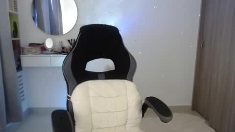 Snapshot of luna_mails chatting on 10.05.25 Luna online show from 10.05.25