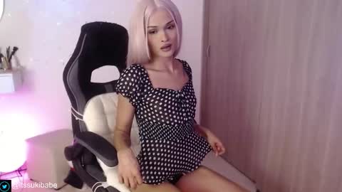 Snapshot of luna_mails chatting on 11.28.25 Luna online show from 11.28.25