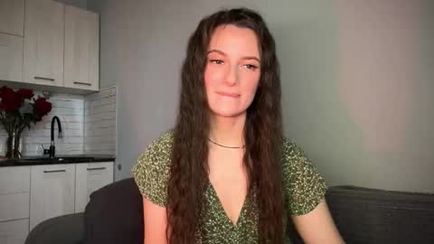 Snapshot of luna_raee chatting on 10.01.25 luna_raee online show from 10.01.25