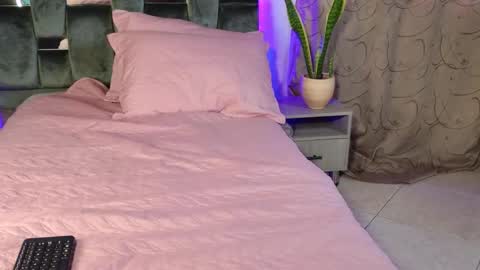 luna_sophya online show from 10.23.25