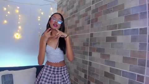 luna_valen online show from 12.18.25