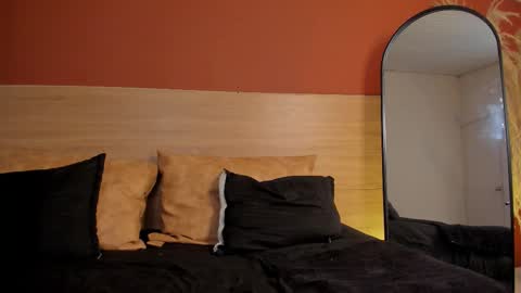 Snapshot of luna_willians chatting on 02.28.26 luna online show from 02.28.26