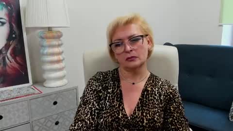 L u n a online show from 05.14.26