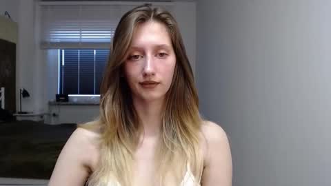 L U N A  online show from 09.26.25