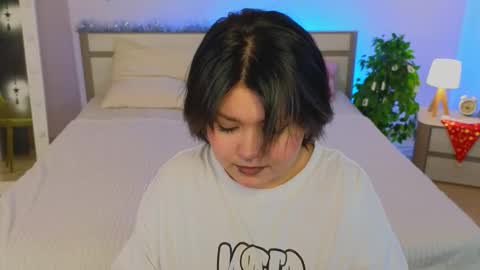 Snapshot of lunaa_blisss chatting on 12.14.25 Alisa online show from 12.14.25